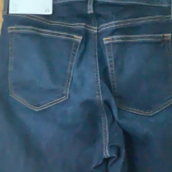 Loft Skinny Jeans in Petite 8/29. Never worn. Called The Skinny - Picture 6 of 6